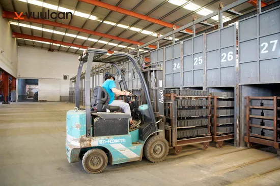 Factory Supply Incinerator Refractory Silicon Dry Monolithic Refractories for Cement Furnace 